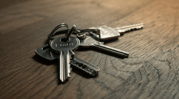 Bunch of keys sitting on top of a wooden table